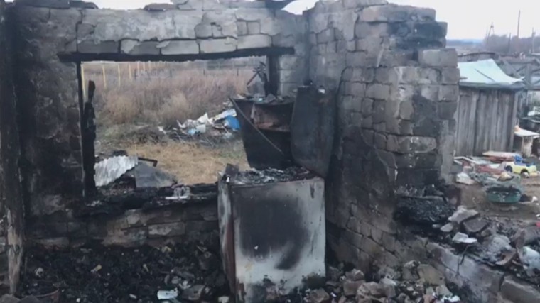 Страшный пожар унес жизни троих детей в Самарской области — подробности с места