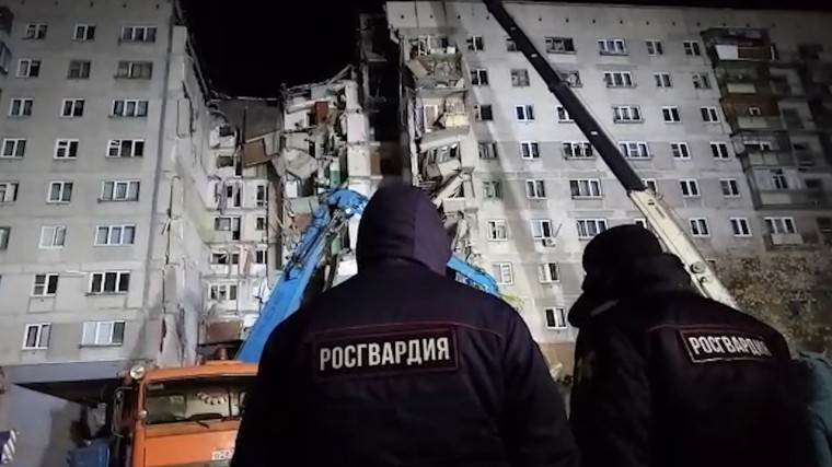 Видео: В Магнитогорске продолжаются аварийно-спасательные работы в зоне ЧС