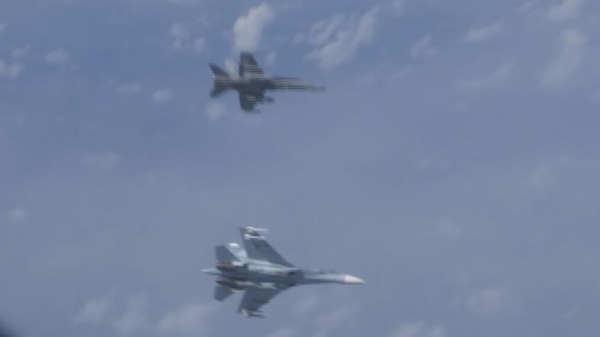 Видео: Су-27 отогнали истребитель НАТО от самолета Шойгу над Балтикой