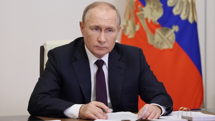 Путин призвал банки перестать «пить кровь из людей прямо до гробовой доски»