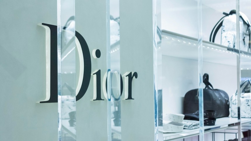  :   Dior -  