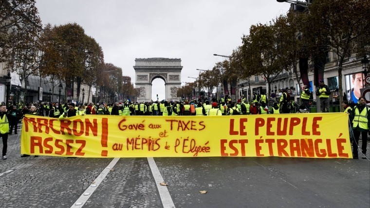МВД Франции: на улицы страны вышли около 81 тысячи протестующих