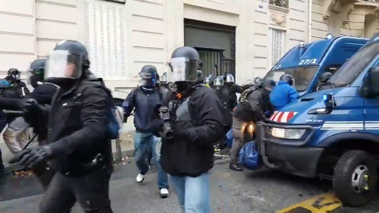 Власти Франции «зализывают раны» после 23 дней протестов «желтых жилетов»
