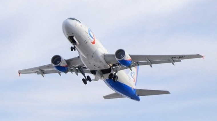 Самолет при взлете ударился хвостом о ВПП и экстренно сел в Екатеринбурге