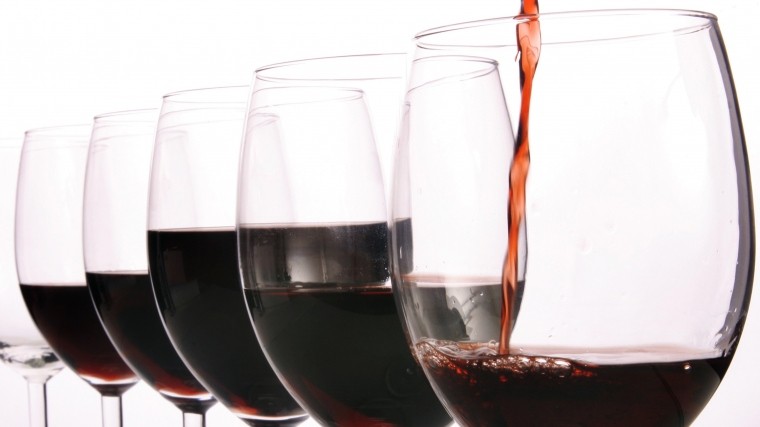 «На праздники никаких проблем не будет» — эксперт о нехватке алкоголя