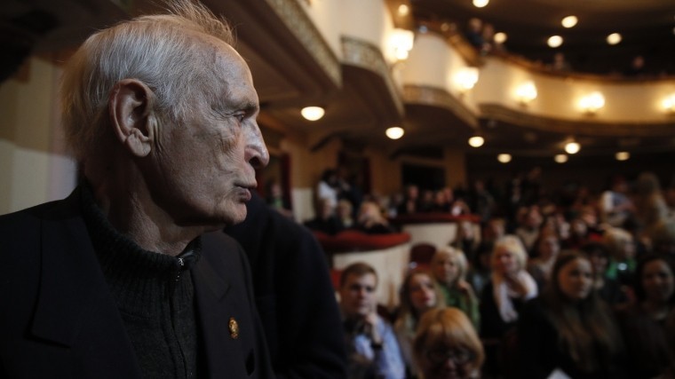 Василий Лановой отмечает свое 85-летие на сцене театра Вахтангова