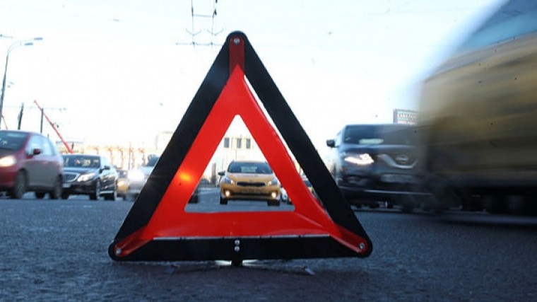 Видео: Более 20 машин столкнулись на заснеженной дороге в Грузии