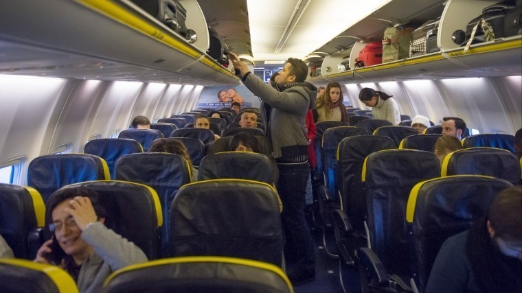 «Даша, я теряю сознание!»: пассажир рейса «Москва — Дубай» о массовом обмороке