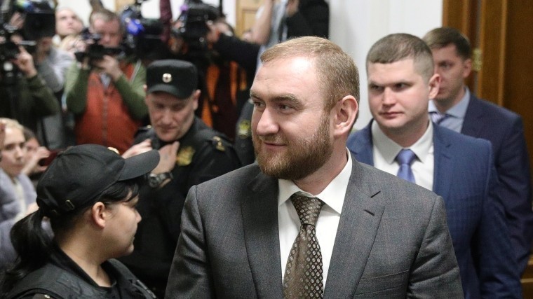 Обвиняемый в убийстве сенатор Рауф Арашуков арестован на два месяца