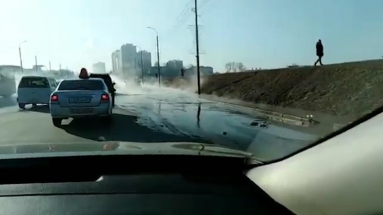 Видео: Улицы Хабаровска затопила река из нечистот