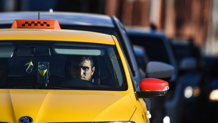 Петербургские таксисты пытаются самоорганизоваться на борьбу с агрегаторами