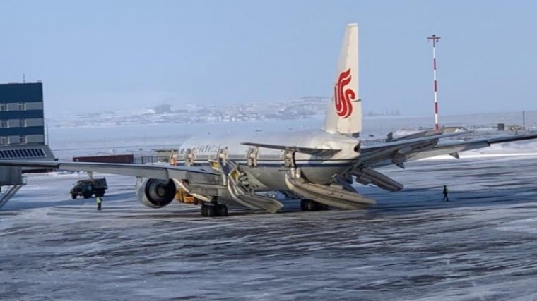 Видео эвакуации пассажиров самолета Air Chinа, экстренно севшего в Анадыре
