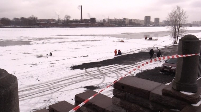 Видео: Возбуждено уголовное дело по факту гибели ребенка подо льдом в Петербурге