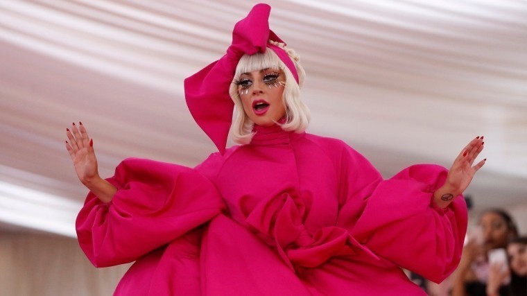 Фото: Сногсшибательная Леди Гага сразила публику на ковровой дорожке Met Gala