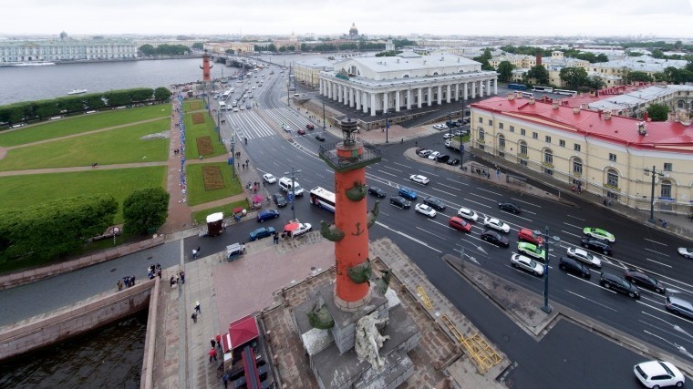 Ростральные колонны в Петербурге начали готовить к реставрации