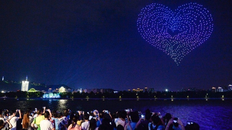 Видео: в Китае прошел невероятной красоты фестиваль дронов