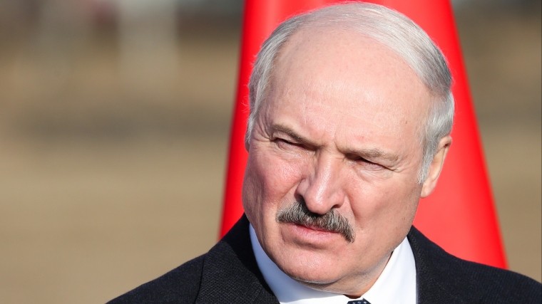 Лукашенко призвал «не ползать на коленях» перед Москвой