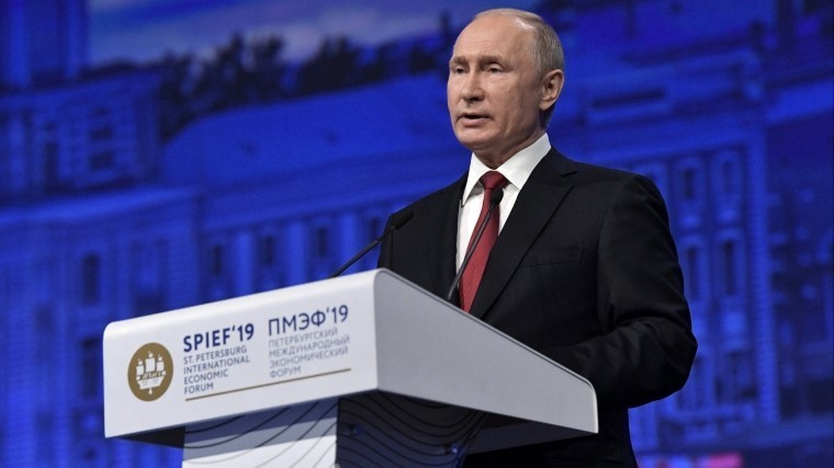 Путин заявил о кризисе в мировых торговых отношениях