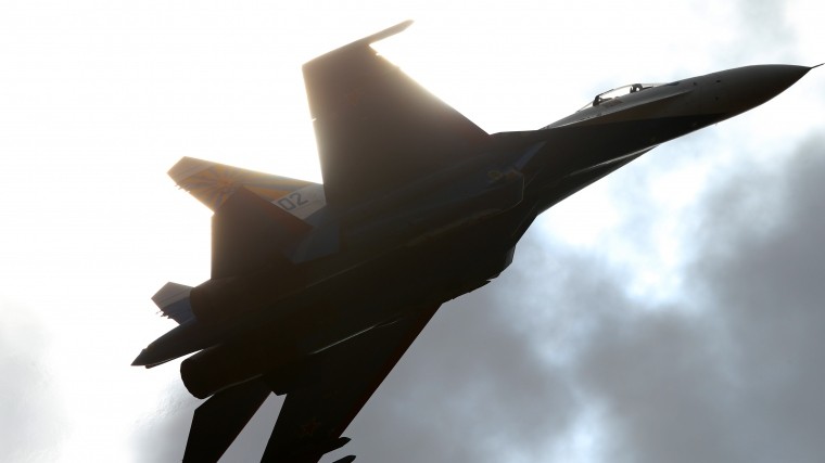 «Простая русская вежливость» — в сети обсуждают Су-27 и испанский авианосец