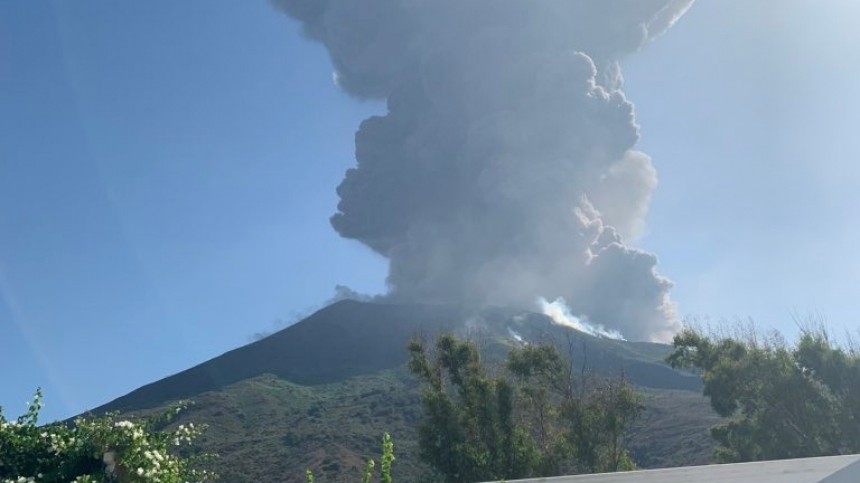 Видео: На юге Италии проснулся вулкан — есть жертвы