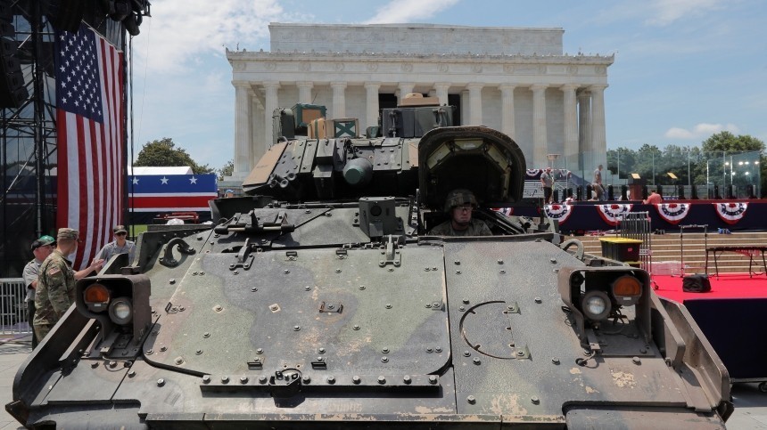 Ржавые танки и ЛГБТ-активисты — как в США готовятся ко Дню независимости