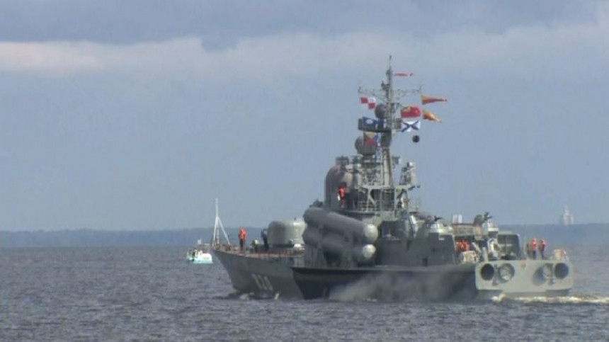 Грандиозное видео прохода кораблей в Петербурге ко дню ВМФ