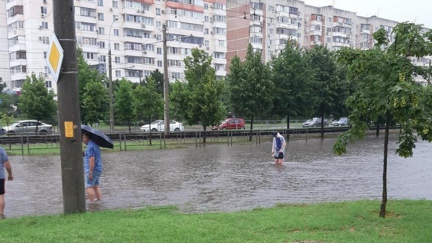 «Как на море!» — часовой ливень привел к потопу в Краснодаре