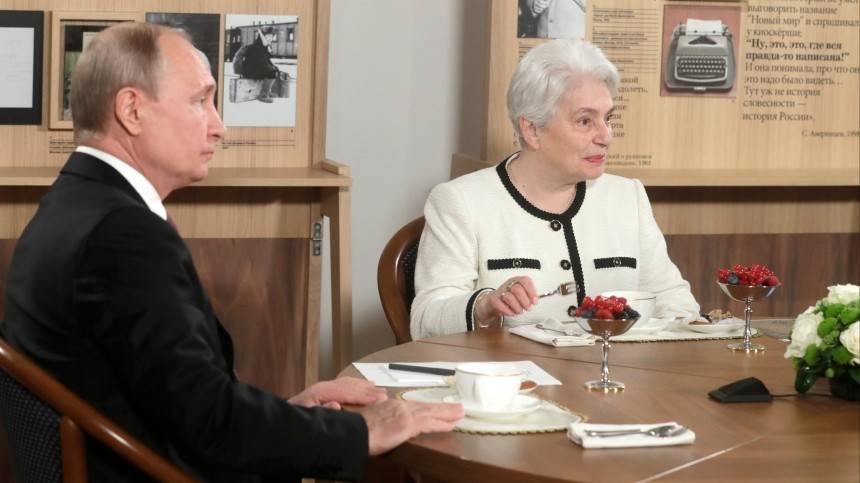 Путин посетил «Дом русского зарубежья имени Александра Солженицына»