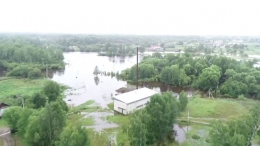Улицы Сочи превратились в реки после сильнейшего ливня — видео