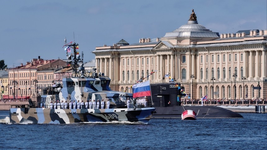 В День ВМФ в Петербурге разведут пять мостов