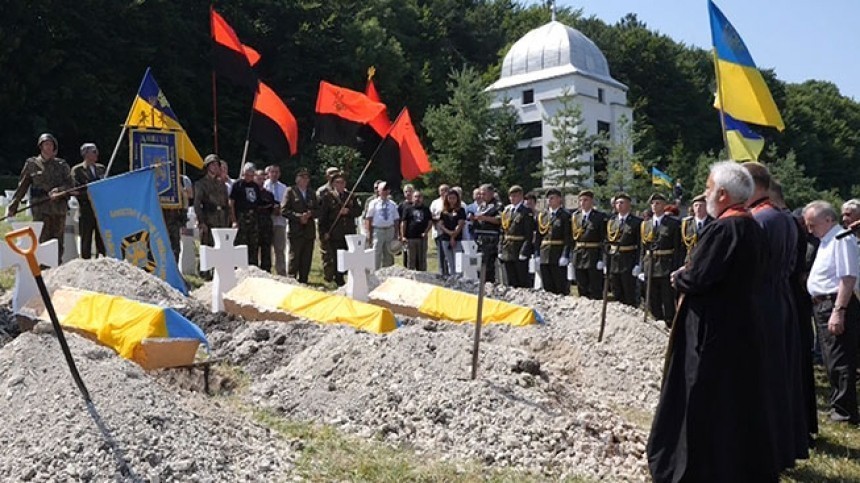 Тест для Зеленского: на Украине с почестями захоронили бойцов дивизии СС
