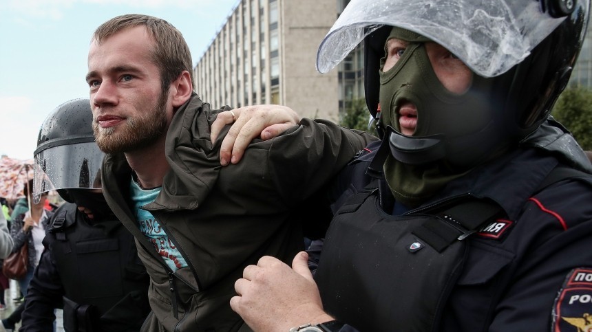 Видео: 30 человек задержаны на незаконной акции в Москве