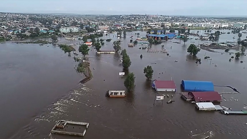 Российские регионы продолжают уходить под воду — видео