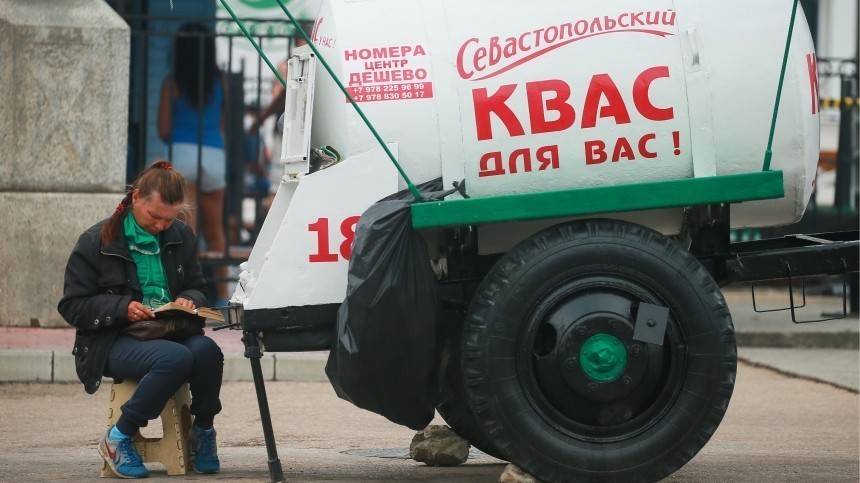 Из-за дождливого лета россияне почти перестали покупать квас и мороженое