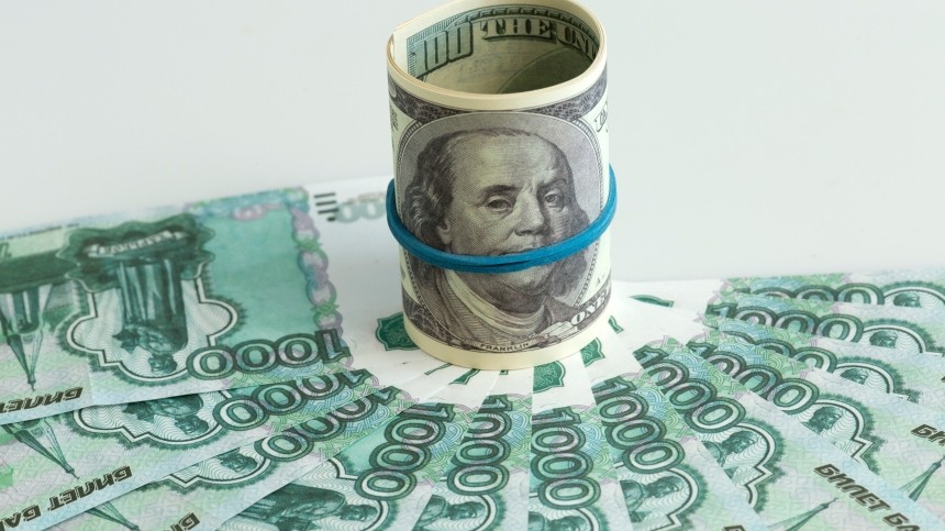 Доллар впервые за семь месяцев превысил 67 рублей