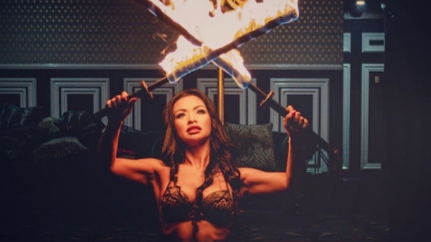 Участница «Мисс обнаженная Австралия» устроила пожар, пытаясь впечатлить зал