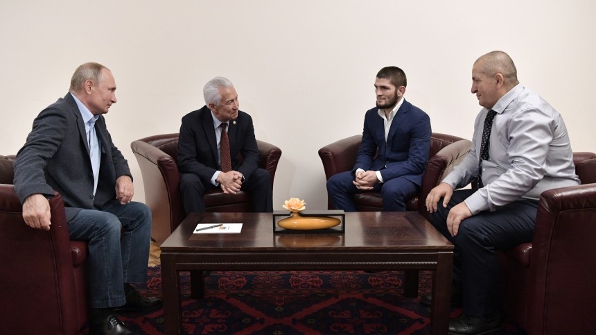 Путин перед отъездом из Дагестана встретился с Хабибом Нурмагомедовым