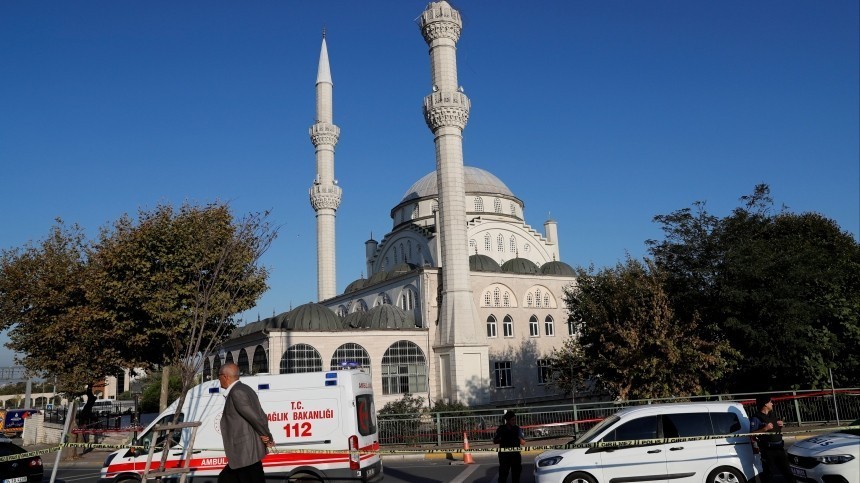 Мощное землетрясение в Стамбуле обрушило минарет мечети Хаджи Ахмета