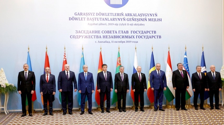 Владимир Путин принял участие в саммите СНГ в Ашхабаде