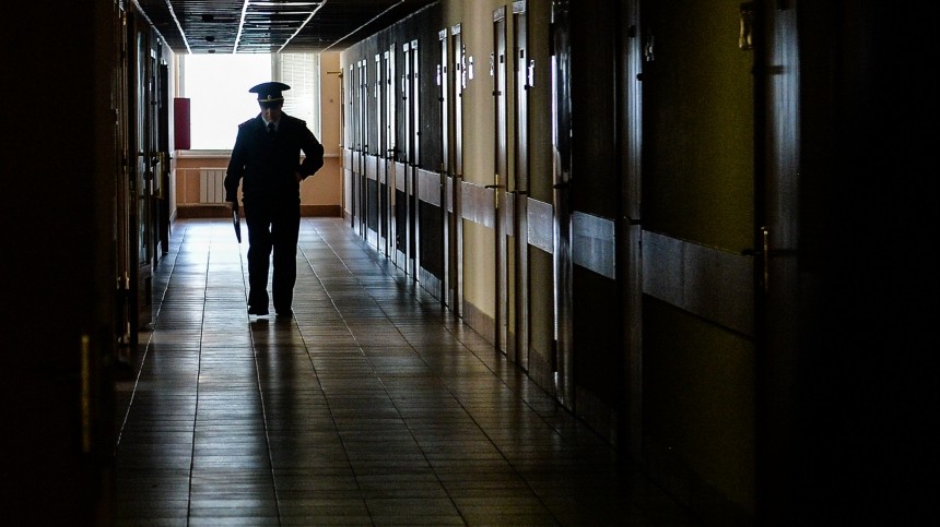 Полиция Петербурга проводит проверку по факту смерти задержанной в одном из отделов