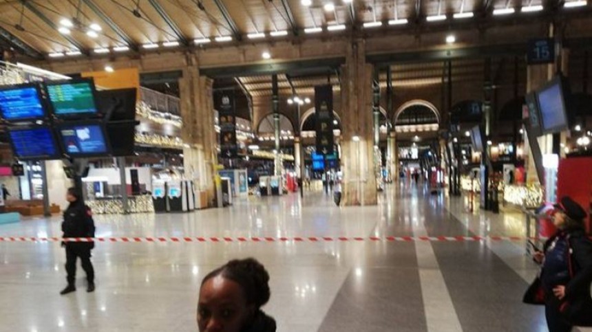 Срочная эвакуация вокзала в Париже, обнаружено взрывное устройство