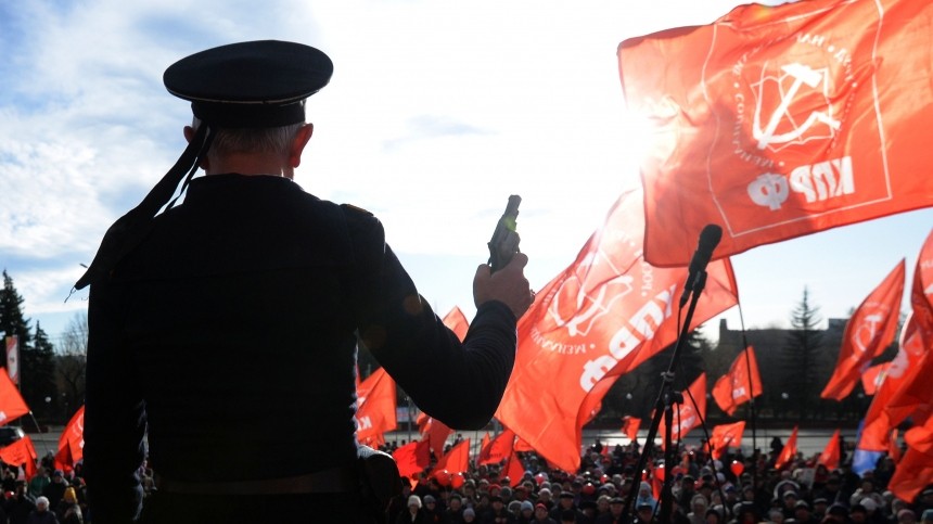 Коммунисты в Петербурге отметили 102-ю годовщину Октябрьской революции