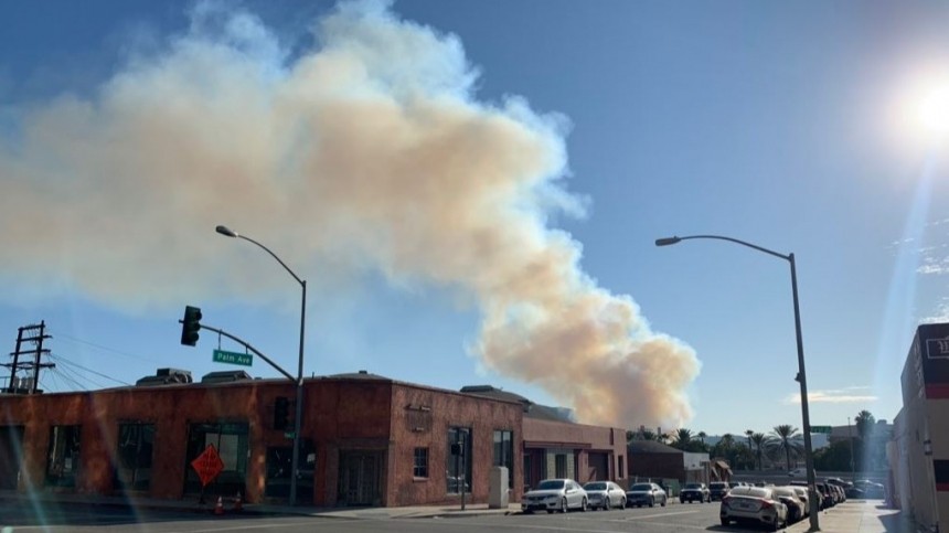 Видео: Пожар рядом с киностудией Warner Brothers в Лос-Анджелесе