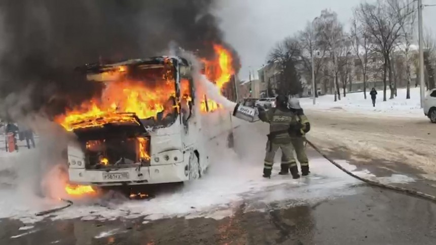 Пассажиры экстренно эвакуировались из полыхающего автобуса в Башкортостане