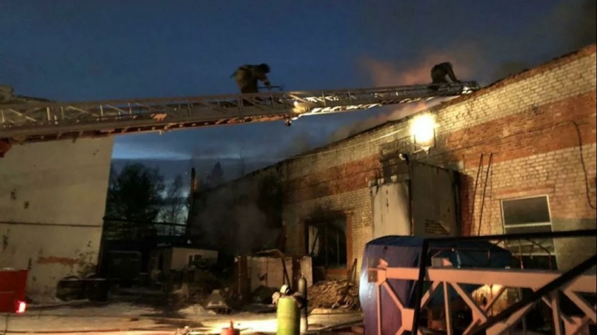 Склад с лакокрасочными материалами горел в Хабаровске