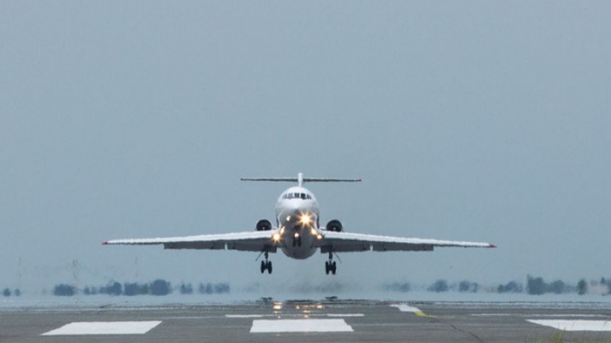 Пассажирский Як-42 вернулся в аэропорт Уфы после отказа двигателя
