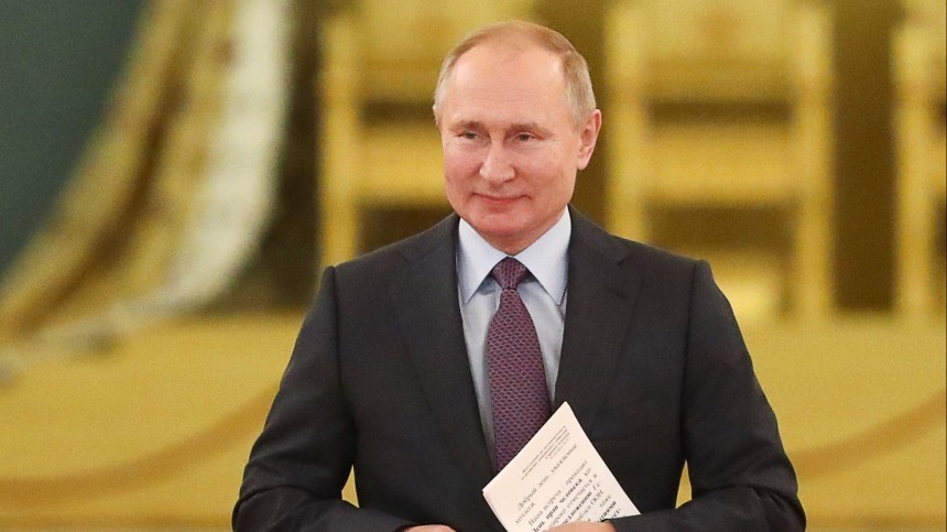 Путин приравнял статус премии за правозащиту и благотворительность к другим Госнаградам