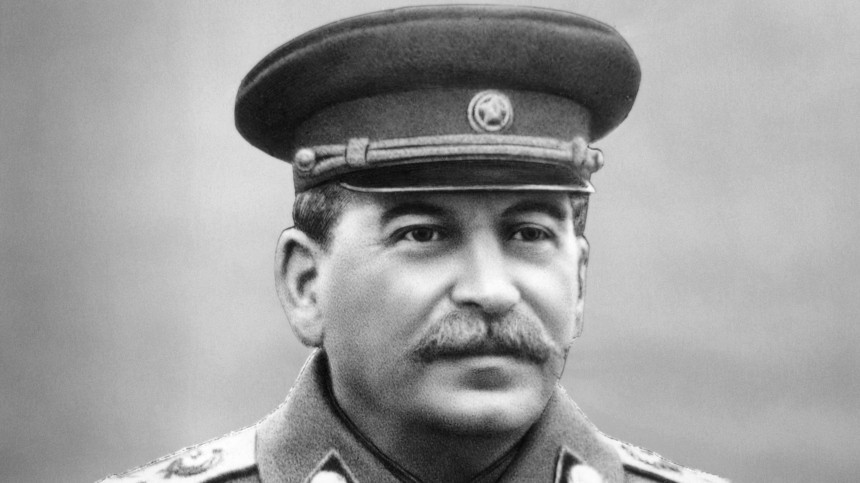 Русский музей пообещал убрать из кафе шоколадки со Сталиным