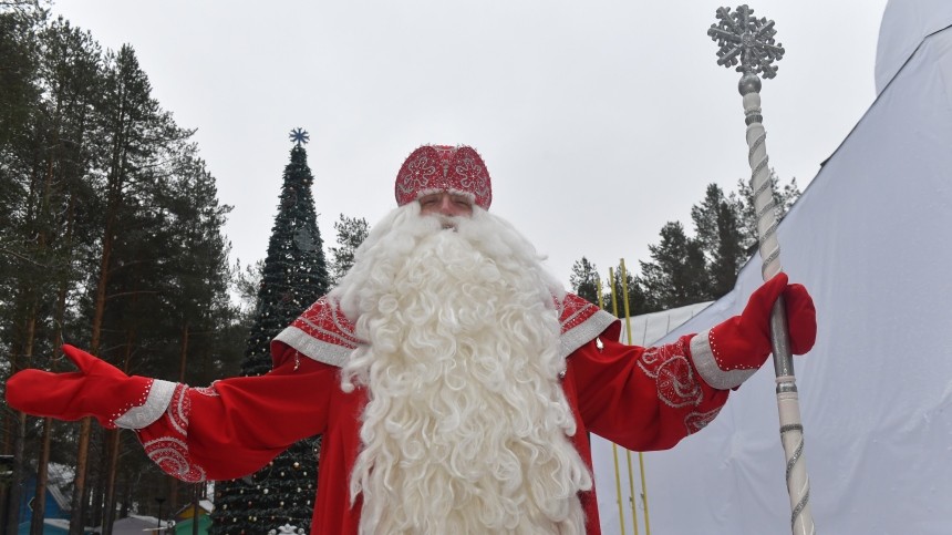 Самую большую открытку для Деда Мороза отправили из Петербурга в Великий Устюг