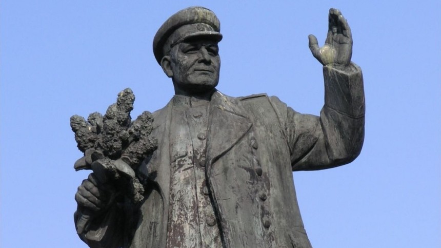 Посольство России в Чехии осудило осквернение памятника маршалу Коневу в Праге